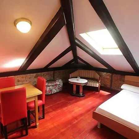 Dahlia 2 Apartment