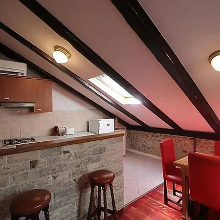 Apartment Dahlia 2 *